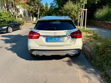صورة 4 لـ 2014 Mercedes-BENZ GLA