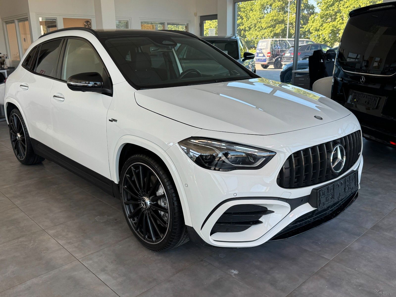 MERCEDES-BENZ GLA 35 AMG 4MATIC DCT*HUD*PANO*360°DISTRON*LANE