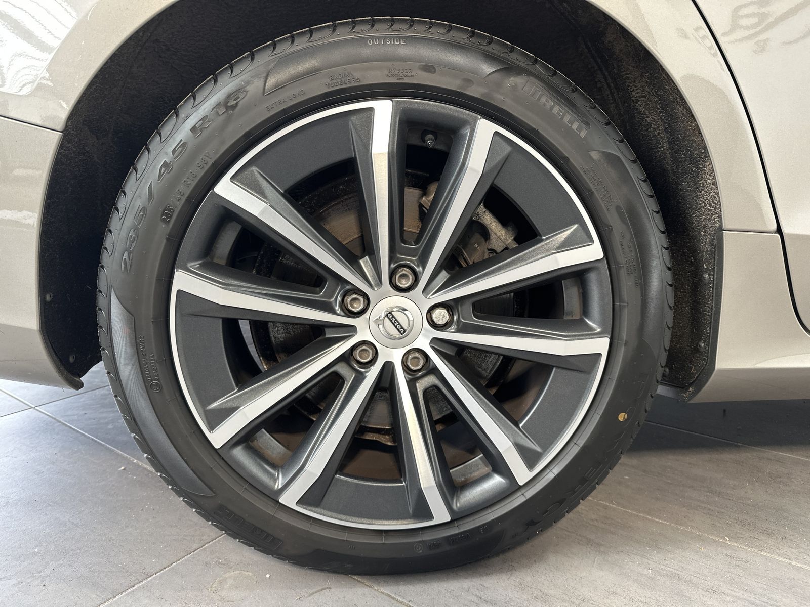 Fahrzeugabbildung Volvo V60 Inscription Hybrid AWD NAV+LED+PANO+AHK+H&K