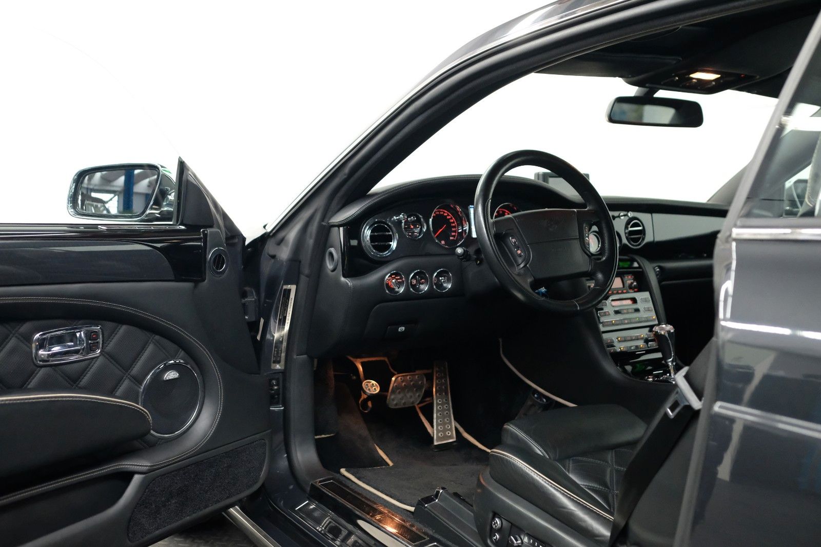 Fahrzeugabbildung Bentley Brooklands /LIMITIERT 550 ST/SCHECKHEFT