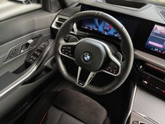 Fahrzeugabbildung BMW 320d Touring Sportautomatic -- AHK/Pano/HeadUp