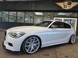 BMW M135i xDrive Lim. LEDER/SSD/Har-Kar/MAXTON/19" - weiße BMW M135
