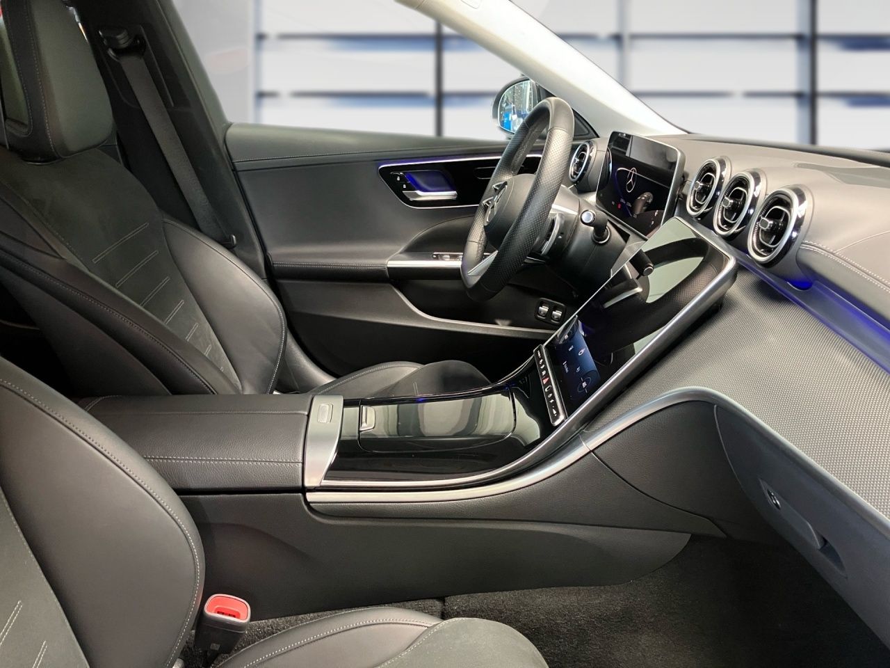 Fahrzeugabbildung Mercedes-Benz C 300 e T AMG+AHK+AMBIENTE+LENKRADHEIZ+19''+
