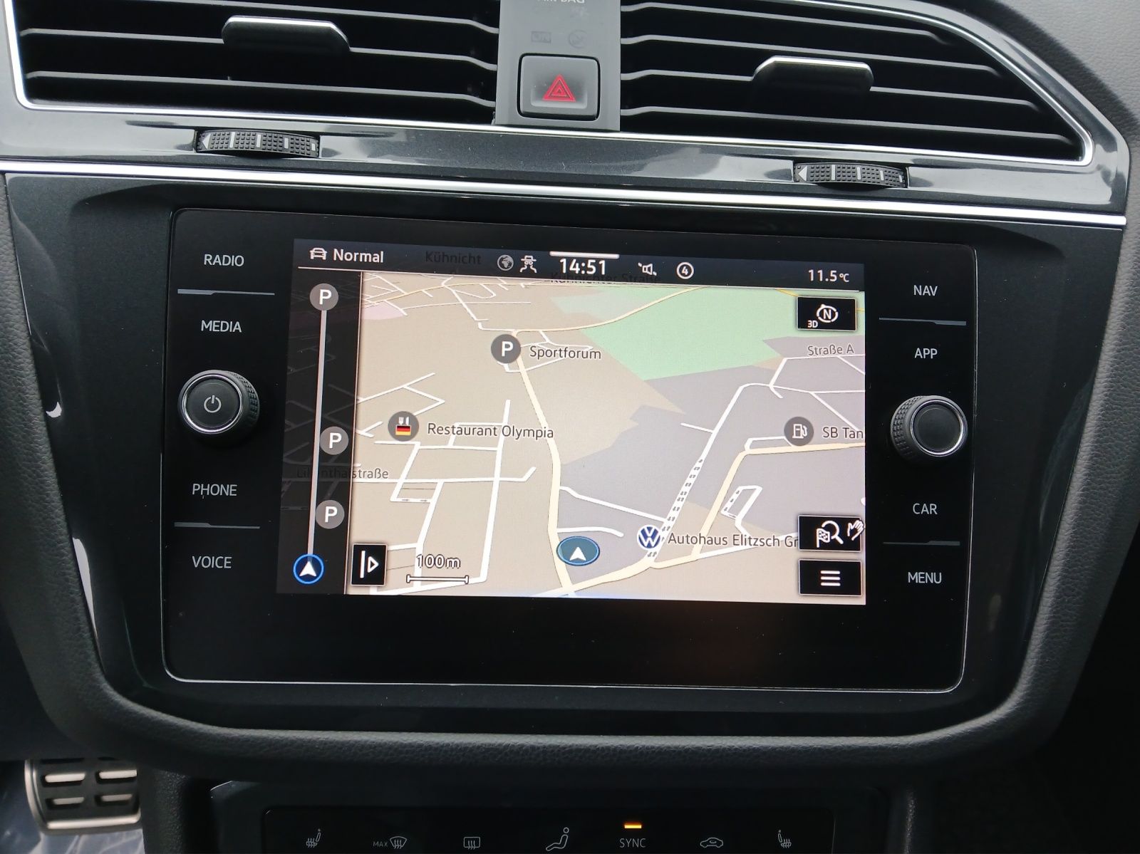 Fahrzeugabbildung Volkswagen Tiguan TDI R-Line DSG 4M STH Matrix AHK ACC RFK