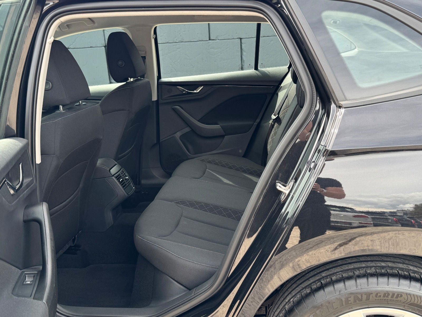 Fahrzeugabbildung SKODA Scala 1.0 DSG Ambition CarPlay Temp. SHZ PDC