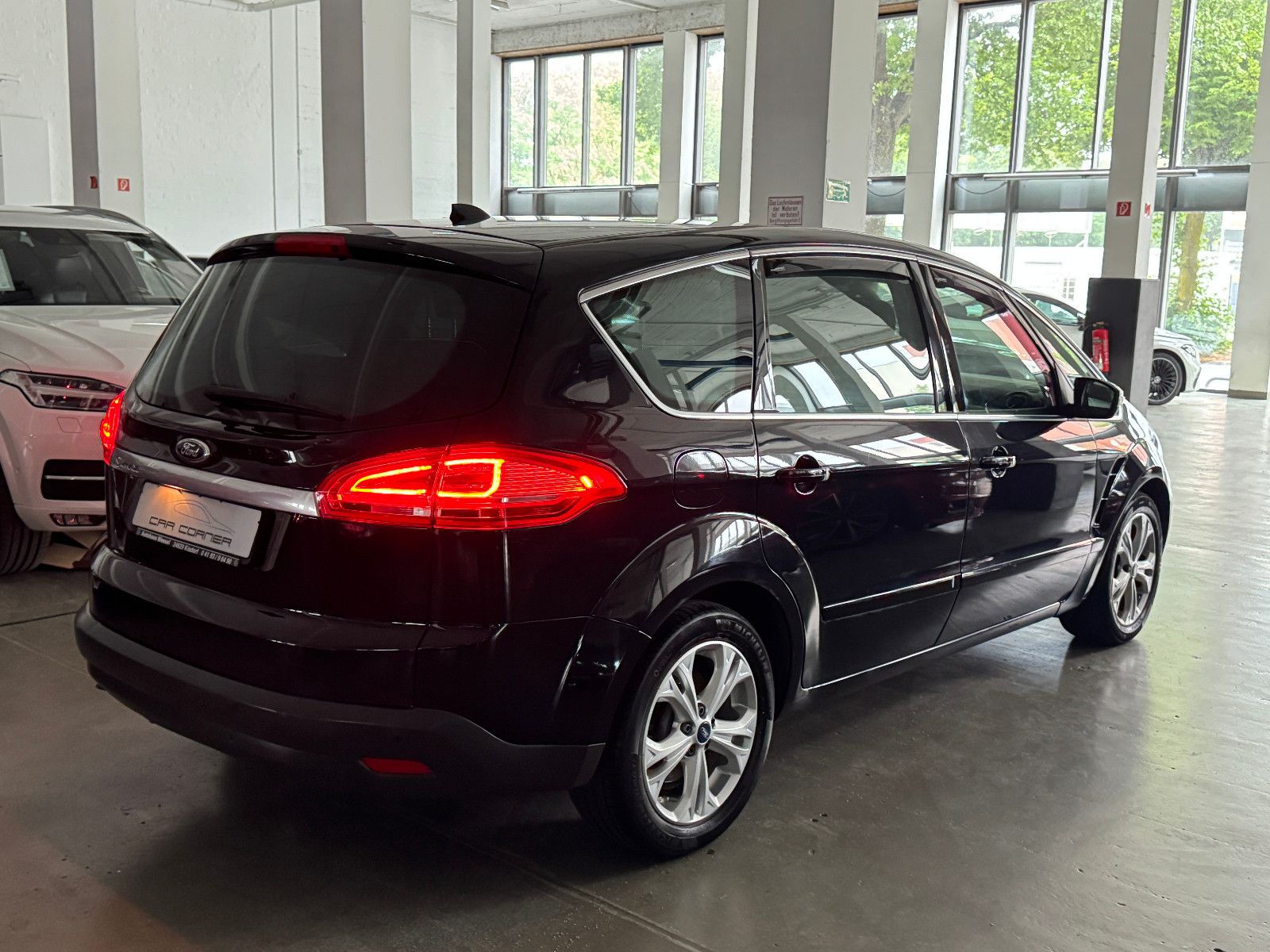 Fahrzeugabbildung Ford S-MAX AUTOMATIK SPORTPAKET TITANIUM X VOLL