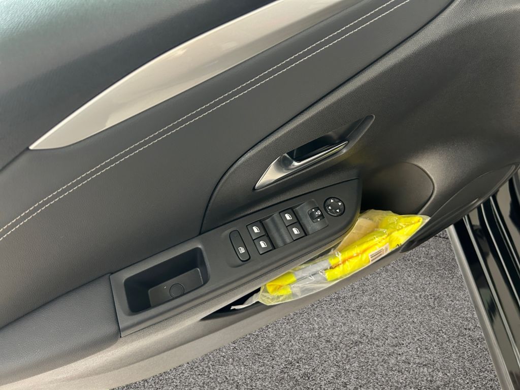 Fahrzeugabbildung Opel Corsa 1.2 Turbo GS Line LED Navi SHZ DAB PDC