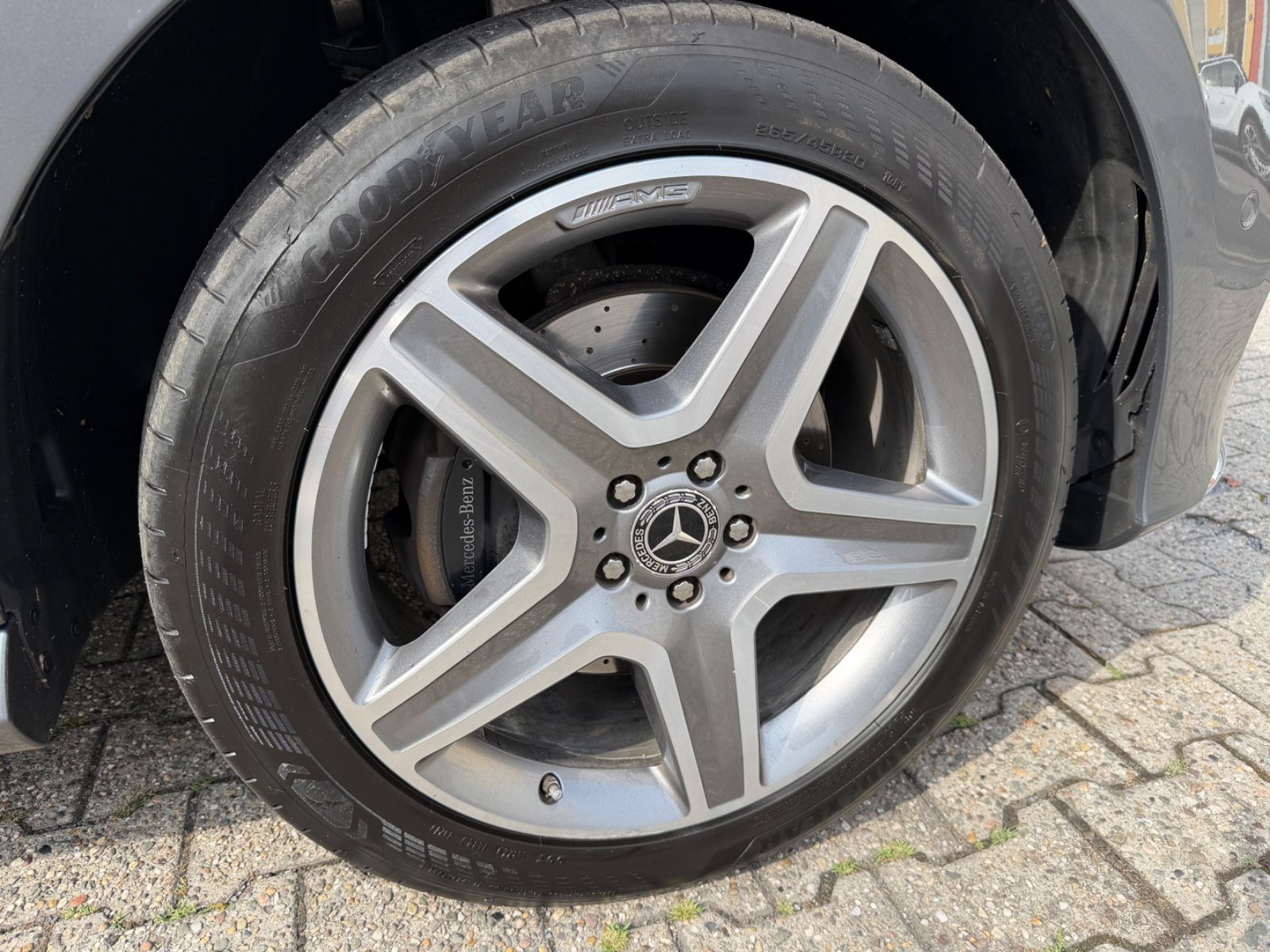 Fahrzeugabbildung Mercedes-Benz GLE 350 d 4Matic AMG LINE NEUER MOTOR VOLLAUSST.