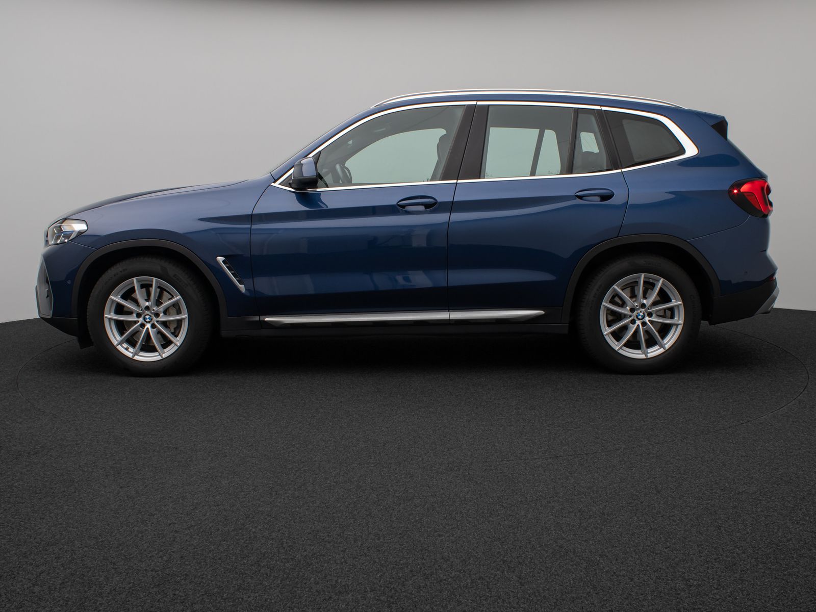 Fahrzeugabbildung BMW X3 xD30d Sport Kamera Laser HUD H/K Komfort AHK