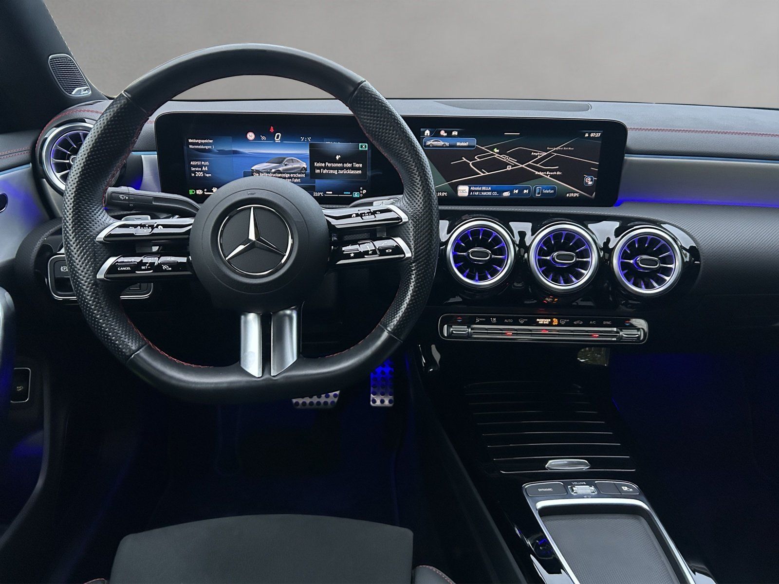 Fahrzeugabbildung Mercedes-Benz CLA200 AMG Prem MLED Burme DAB KeyGo Pano Kamera