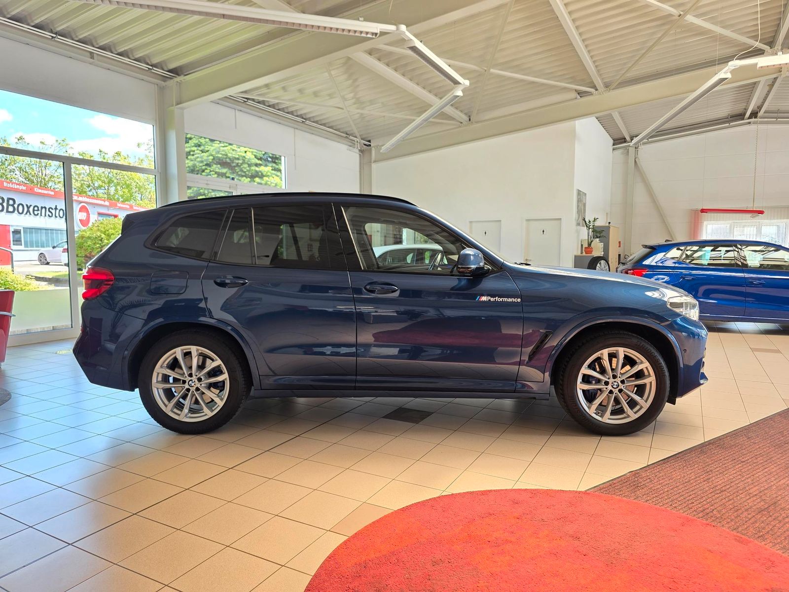 Fahrzeugabbildung BMW X3 xDrive 30i M Sport Shadow/HuD/Harman/StHz/Ahk