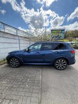 BMW X5 M50 M50d - - blaue BMW X5 M50