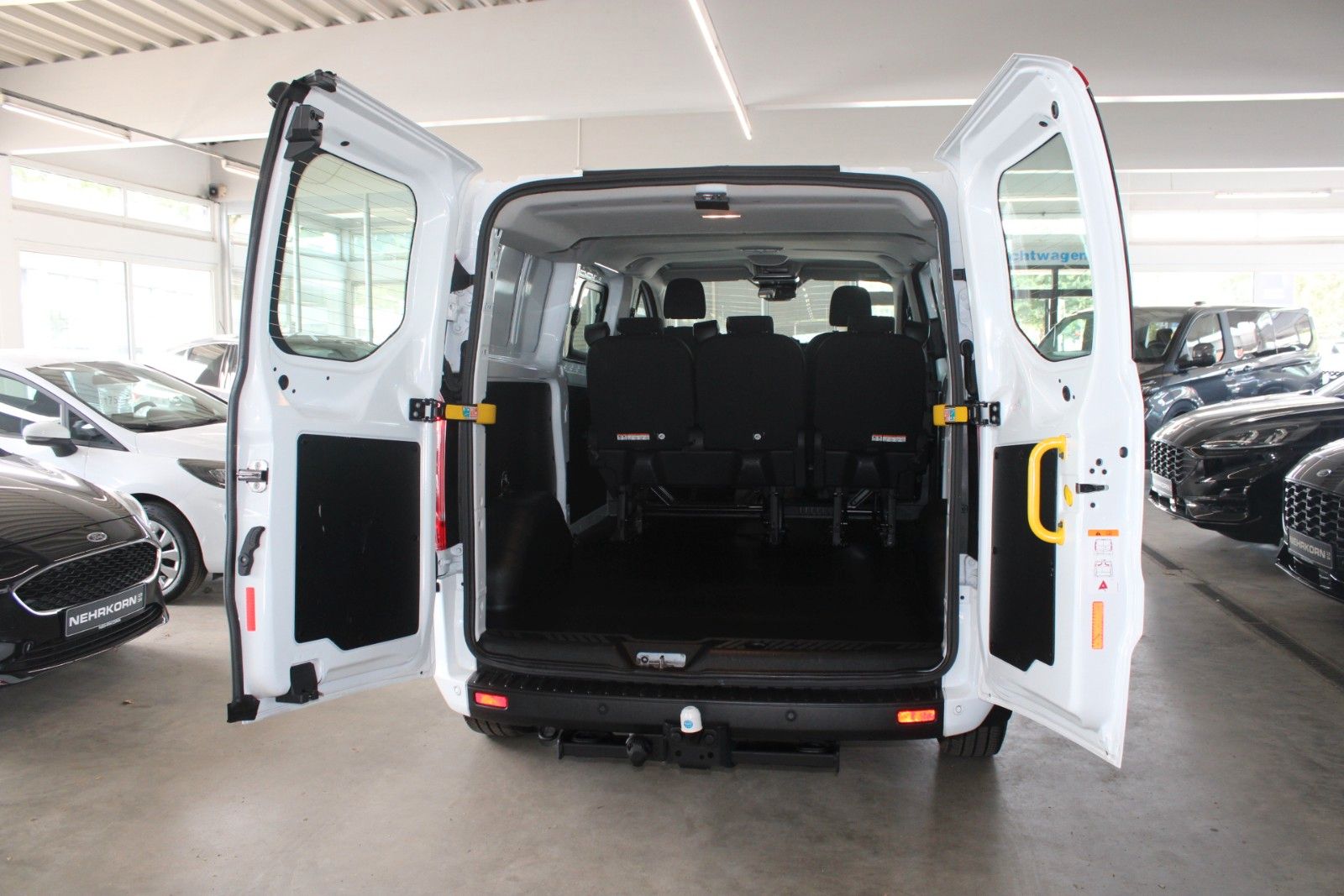 Fahrzeugabbildung Ford Transit Tourneo Custom TREND L2 MHEV 5-Sitze AHK