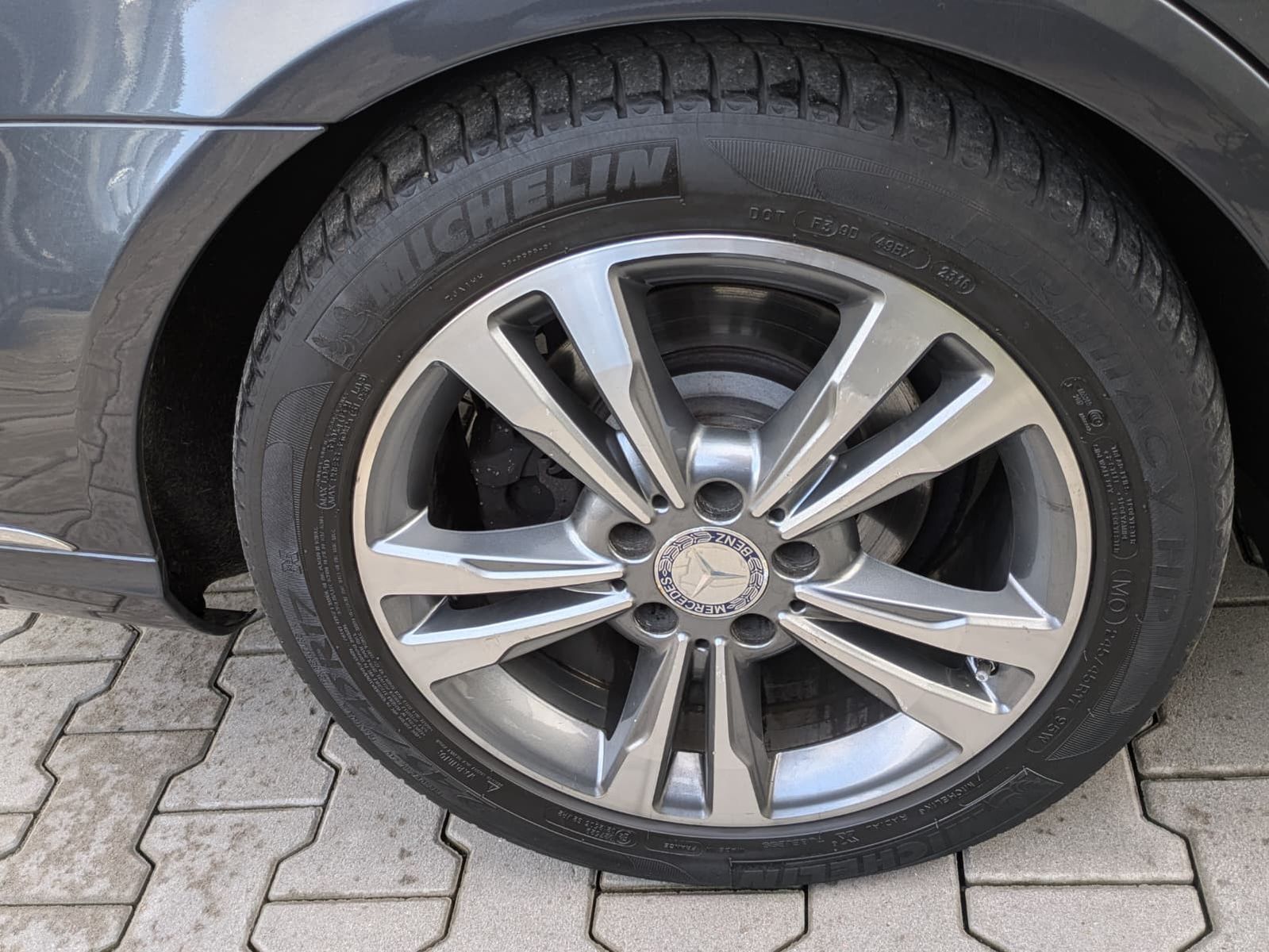 Fahrzeugabbildung Mercedes-Benz E 220 Avantgarde LED*AHK*KAMERA*TEMP*NAVI*SHZ
