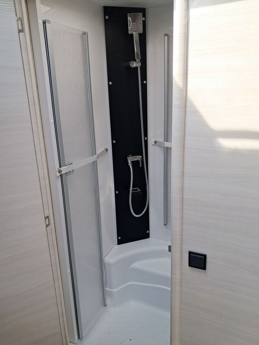 Fahrzeugabbildung Sterckeman Open Edition 522LJ 1800 kg; Truma C4, Trittstufe