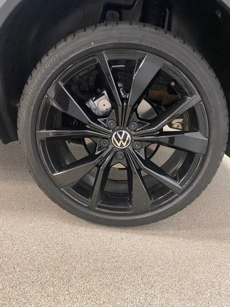 Fahrzeugabbildung Volkswagen T-Roc 1.5 TSI DSG R-Line+ACC+AHK+19"+KAMERA+LED+