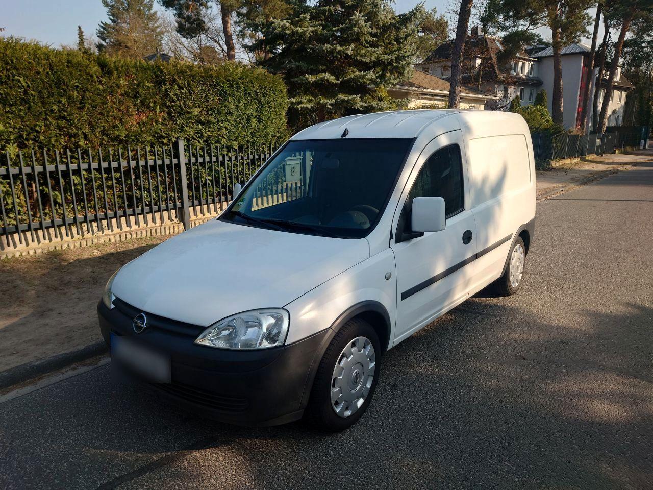Opel Combo 2009 — rear view