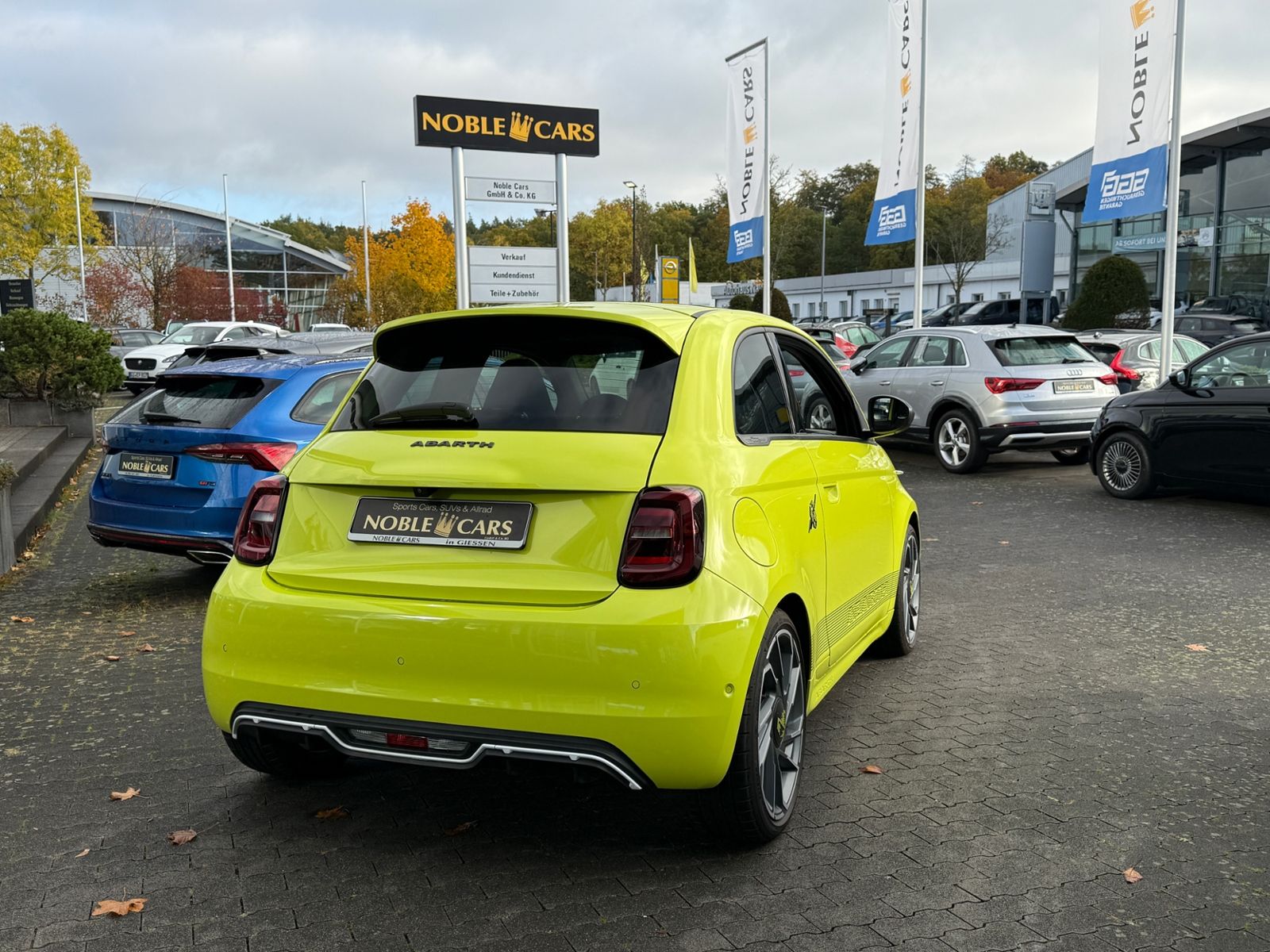 Fahrzeugabbildung Abarth 500e 42kWh Scorpionissima PANO KAM LED