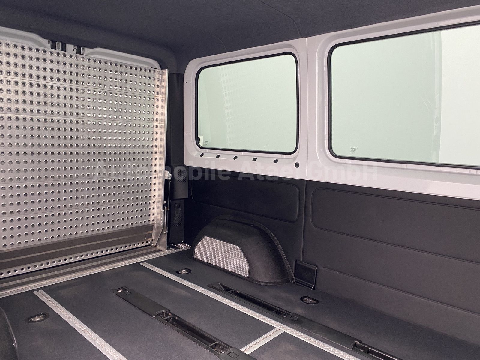 Fahrzeugabbildung Mercedes-Benz Sprinter 214 Tourer Automat Rollstuhl-Rampe 0512