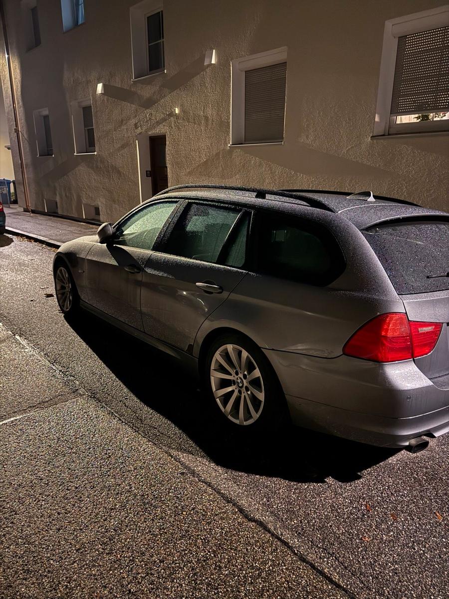 BMW 318 2008 — interior