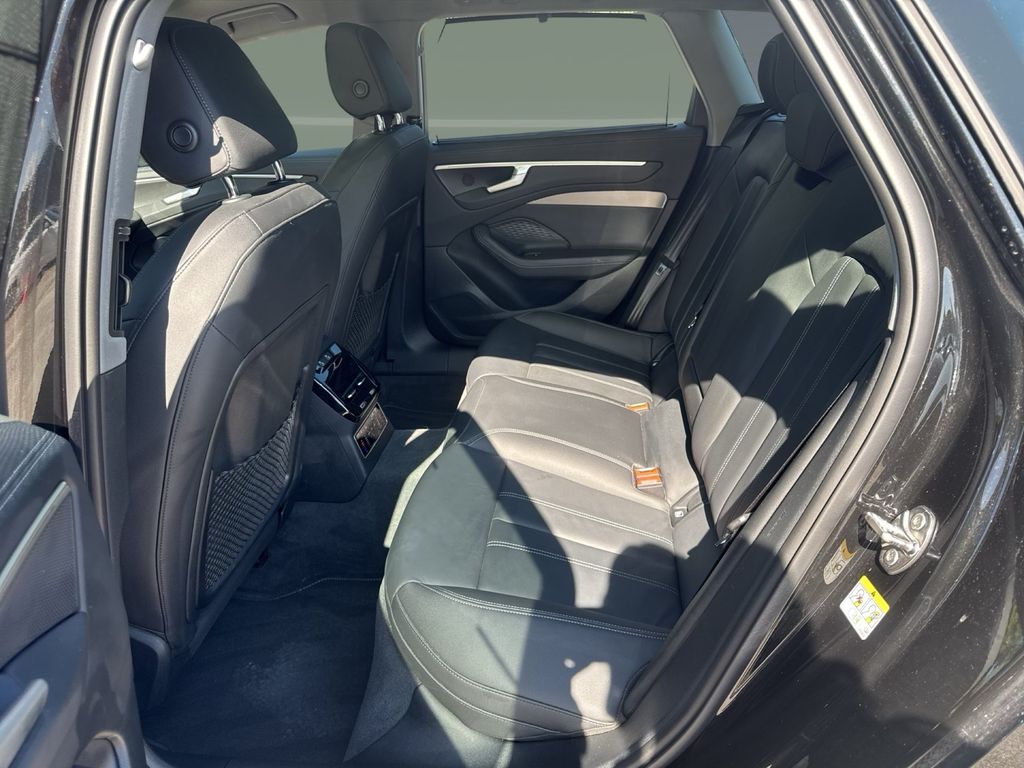 AUDI A6 2025