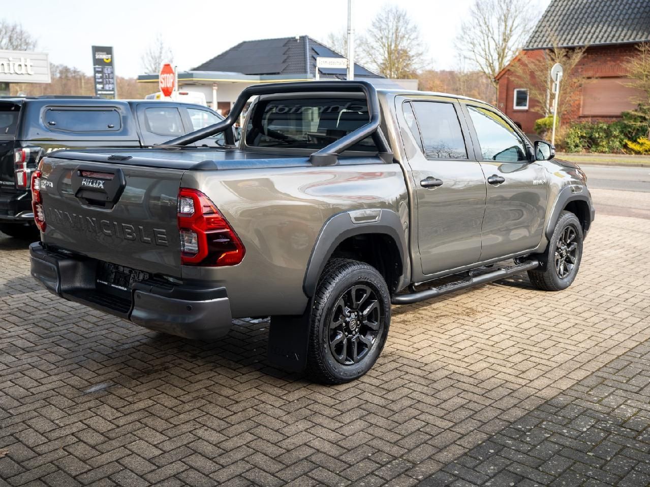 Fahrzeugabbildung Toyota Hilux Double Cab Invincible 4x4