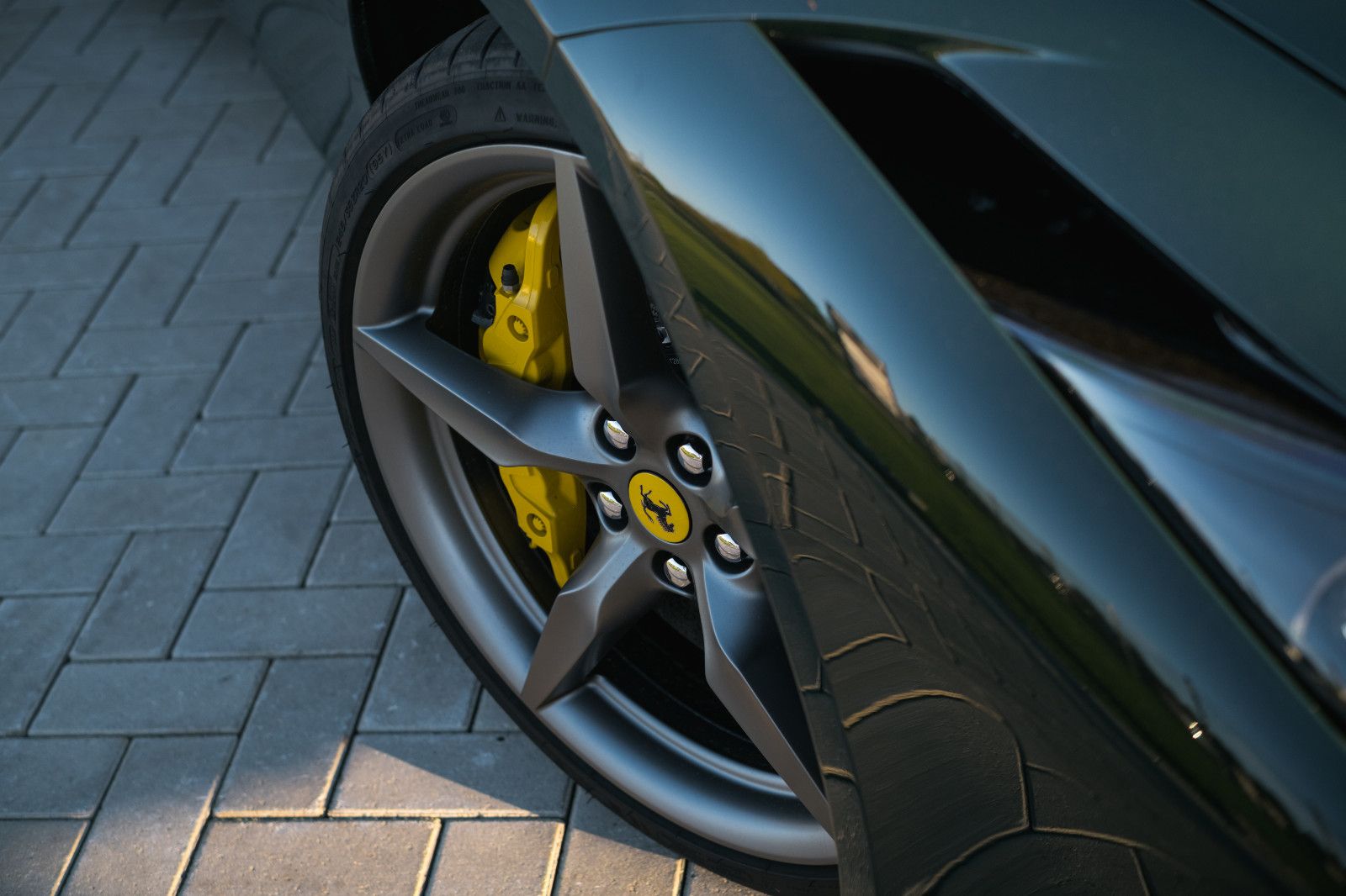 Fahrzeugabbildung Ferrari F8 Spider, Daytonasitz-Carbon-Lift-AFS-B-Displ.