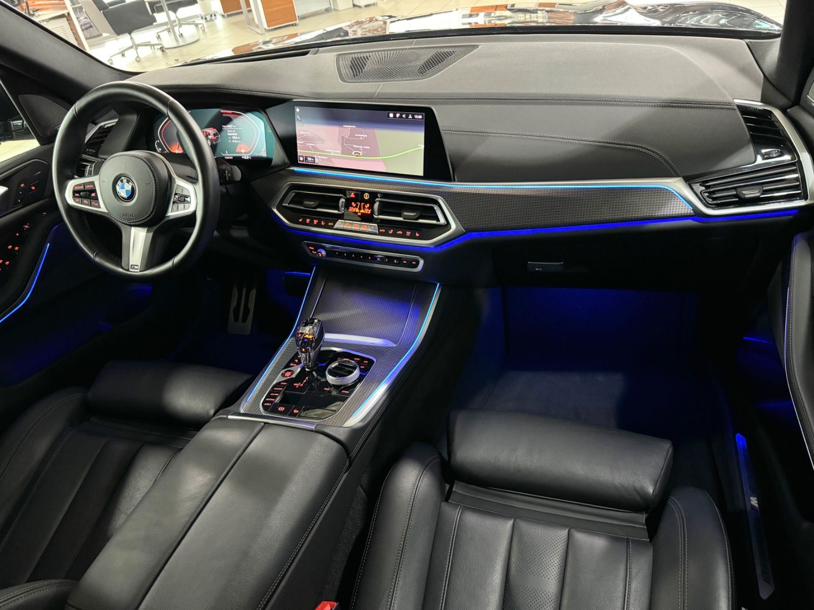 Fahrzeugabbildung BMW X5 xD30d M Sport 360° Panorama H/K HUD DAB 22"