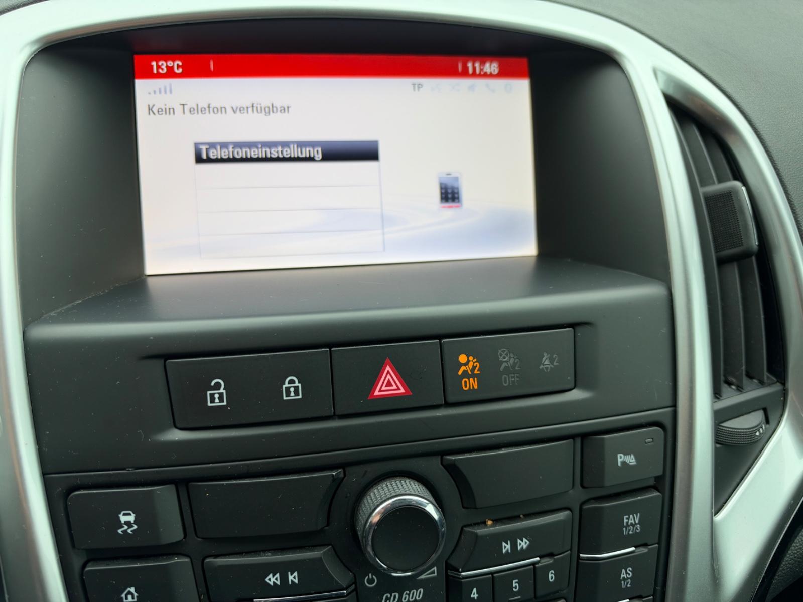 Opel Astra 2014 — фото 16