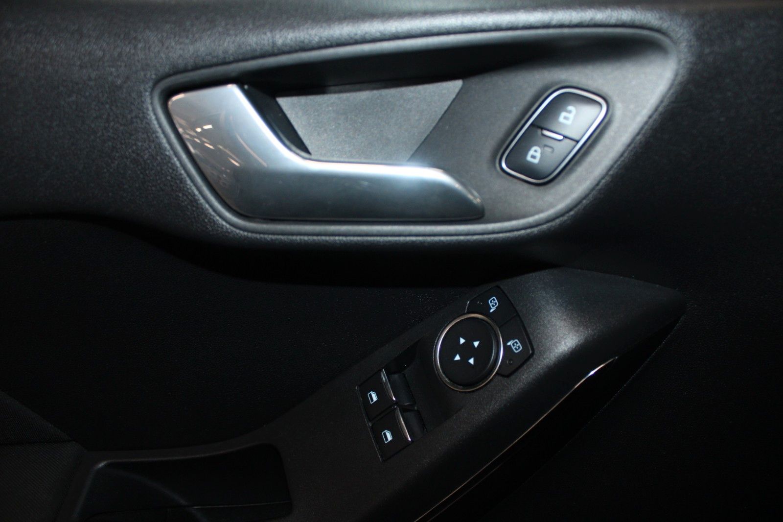 Fahrzeugabbildung Ford Fiesta Titanium 5-trg KLIMA WinterPaket