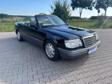 Mercedes-Benz Mercedes E320 Cabrio Top Zustand wenig KM  - Mercedes-Benz E 320: T