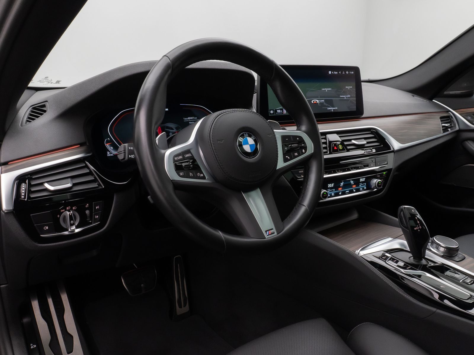 Fahrzeugabbildung BMW 530d xD M Sport Individual Panorama HUD 20Zoll