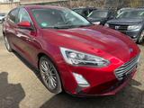 Ford Focus Lim. Titanium 1-1HAND *30TKM* Motorproblem - Ford Focus Unfallwagen