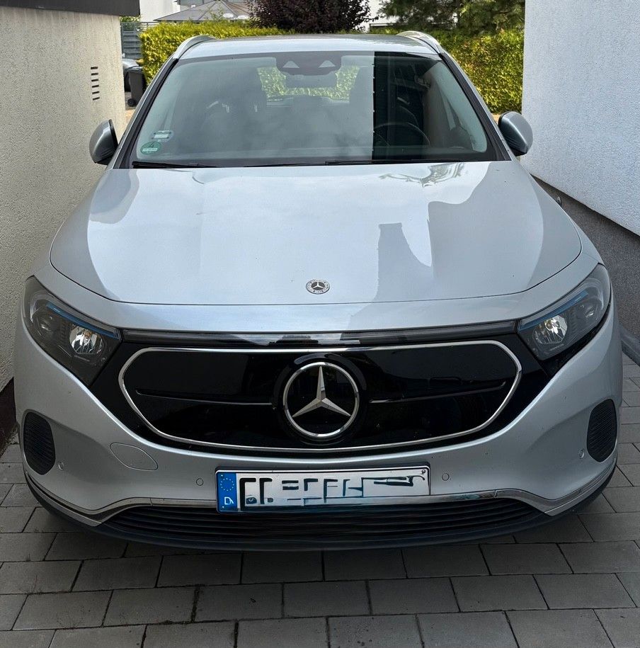 MERCEDES-BENZ EQA 250 -