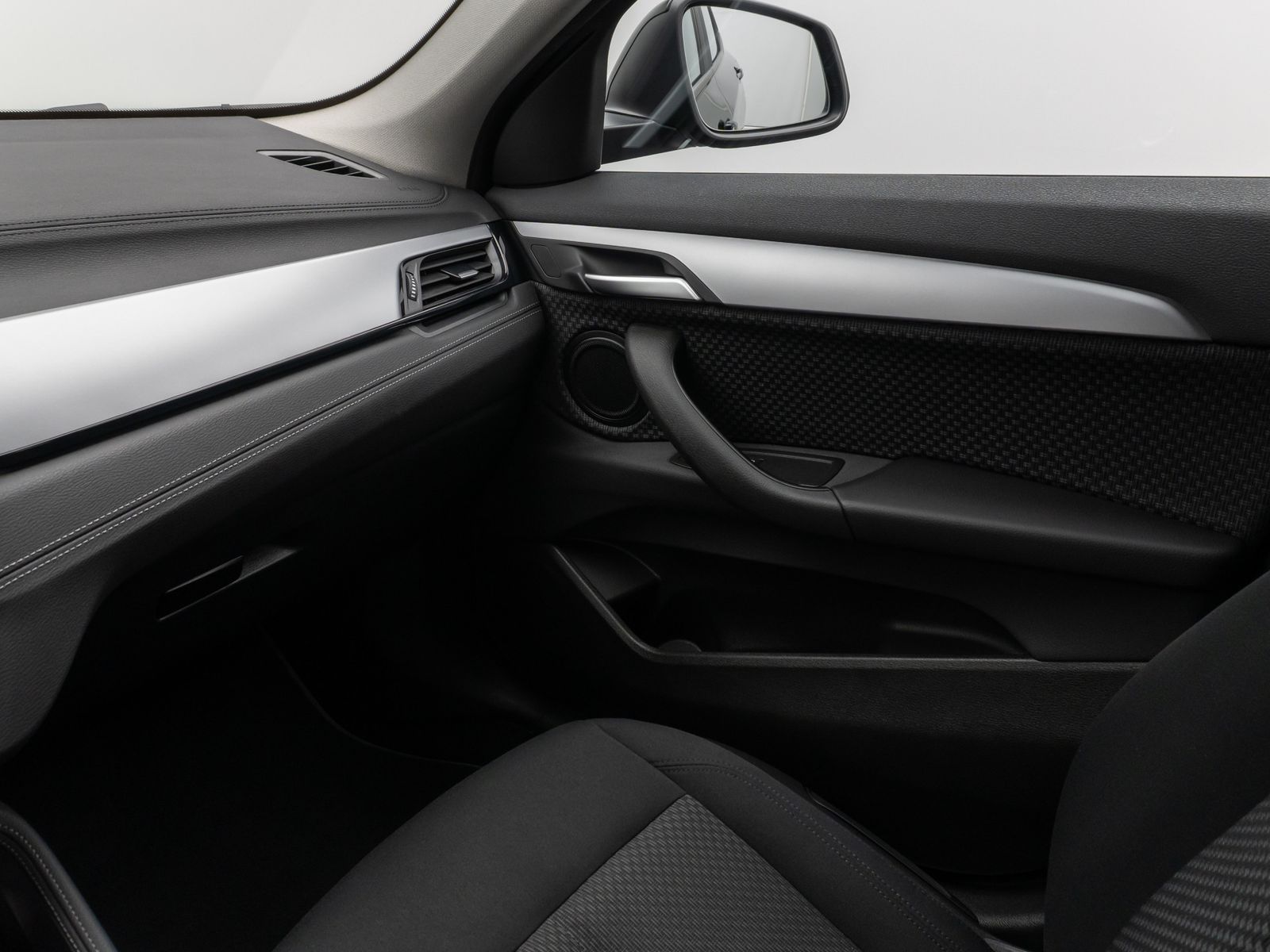 Fahrzeugabbildung BMW X2 sD20i HUD DAB Navi+Parkassist DrivAssis Alarm