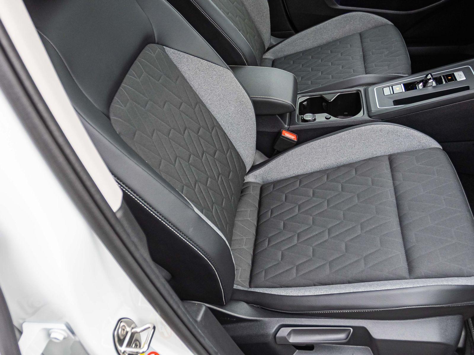 Volkswagen Golf VIII 1.5 eTSI Goal DSG LED CarPlay ACC EPH, миниатюра 17
