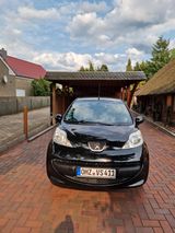 Peugeot 107 Urban Move Unfallfrei , Klima  - Peugeot 107: Schwarz