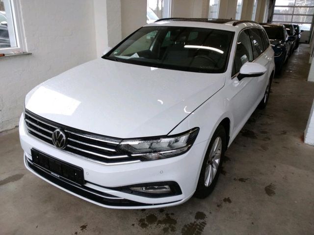 VW Passat Variant DSG Business AHK/Pano/Kamera/ACC