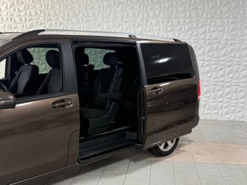 Mercedes V 220 - 4