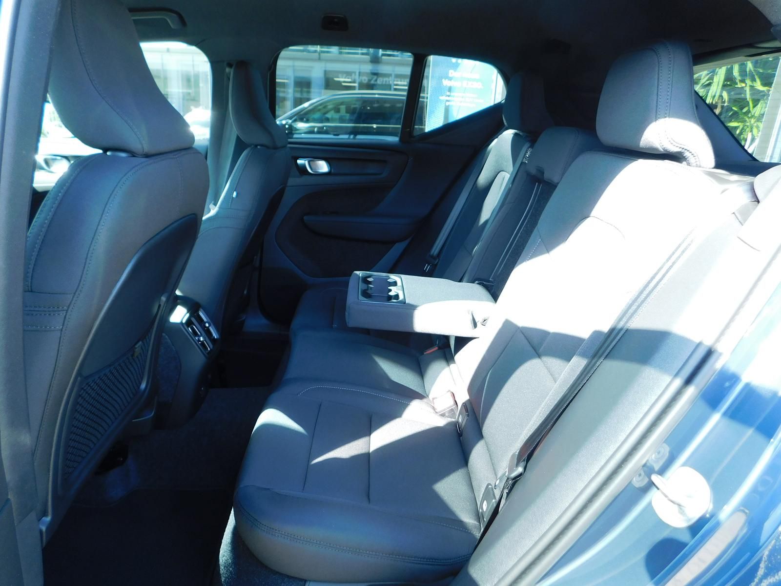 Fahrzeugabbildung Volvo EX40 Single Motor Ext. Range Plus Black Edition