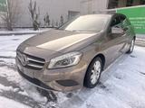 Mercedes-Benz A 180  CDI * Navi* SHZ*Tempomat*1HAnd* - mit Diesel-Antrieb: Kleinwagen, Automatik