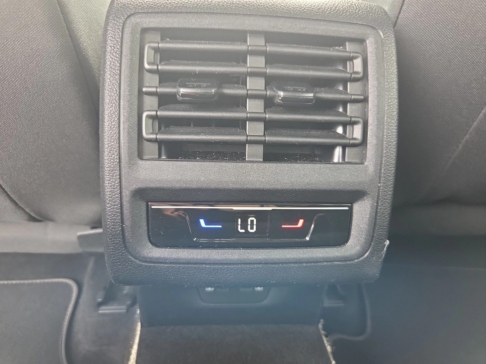 Fahrzeugabbildung Volkswagen Golf VIII Variant TDI Style LED+ DSG Navi ACC PD