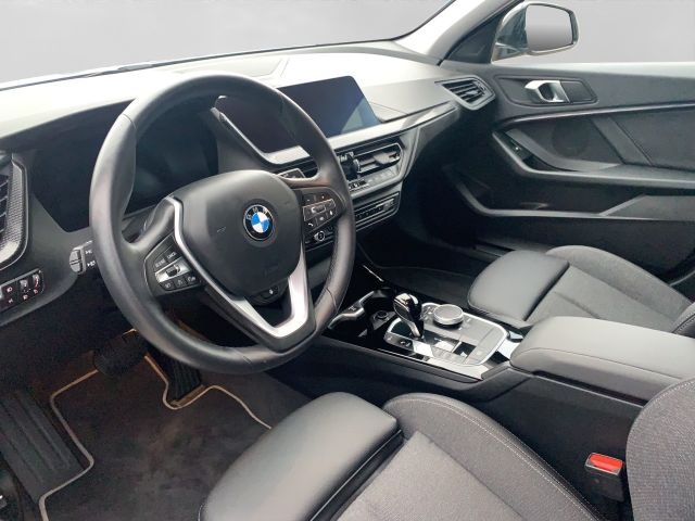 Fahrzeugabbildung BMW 118i Sport Line+LED+Navi+Spurass.+HiFi+DAB