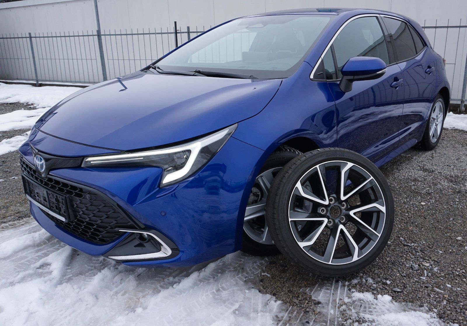 Fahrzeugabbildung Toyota Corolla Hybrid Lounge, Navi, LED, Kamera,Head Up