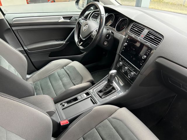 Fahrzeugabbildung Volkswagen Golf VII 1.5 Automatik+Navi+SHZ+Massagesitz+PDC+