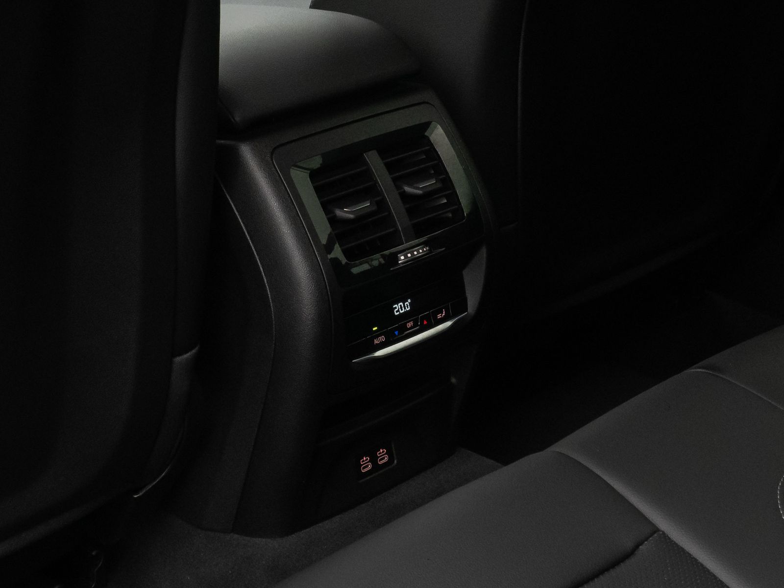 Fahrzeugabbildung BMW X3 xD30e Kamera DAB HiFi AHK Sportsitze 18Zoll