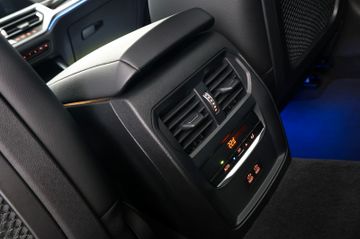 BMW 320d Touring Sport Line Shadow PANO ACC RFK AHK