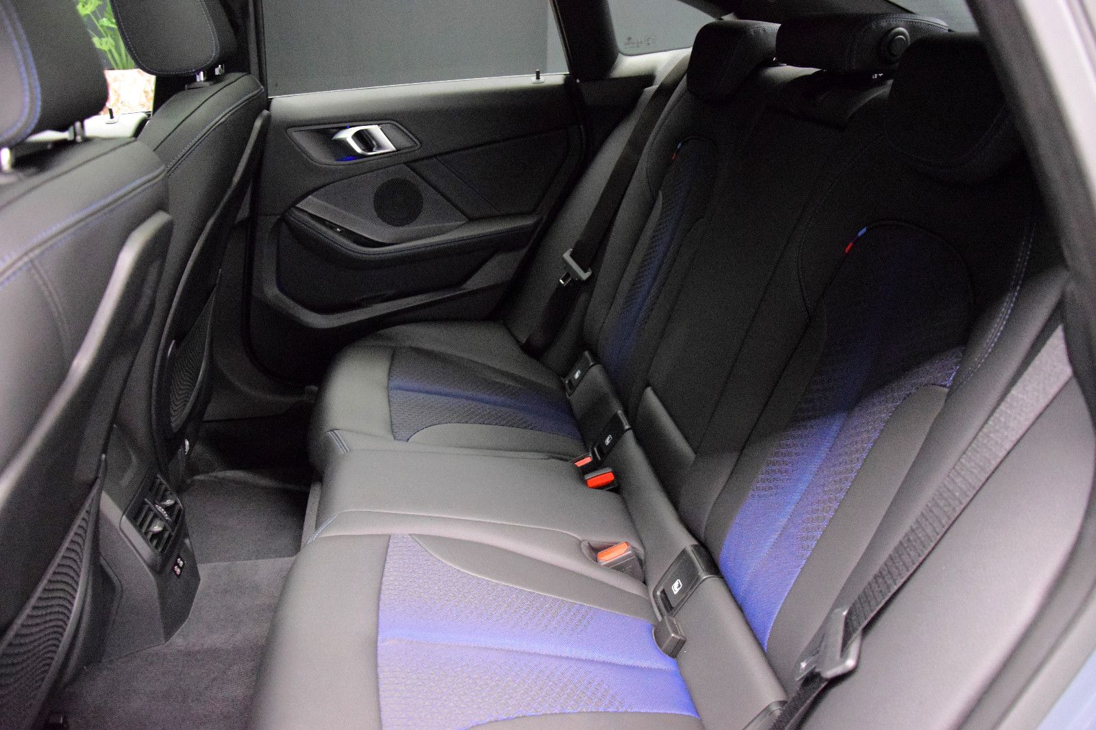 Fahrzeugabbildung BMW M235 i xDrive Gran Coupe Pano LED Memory ACC