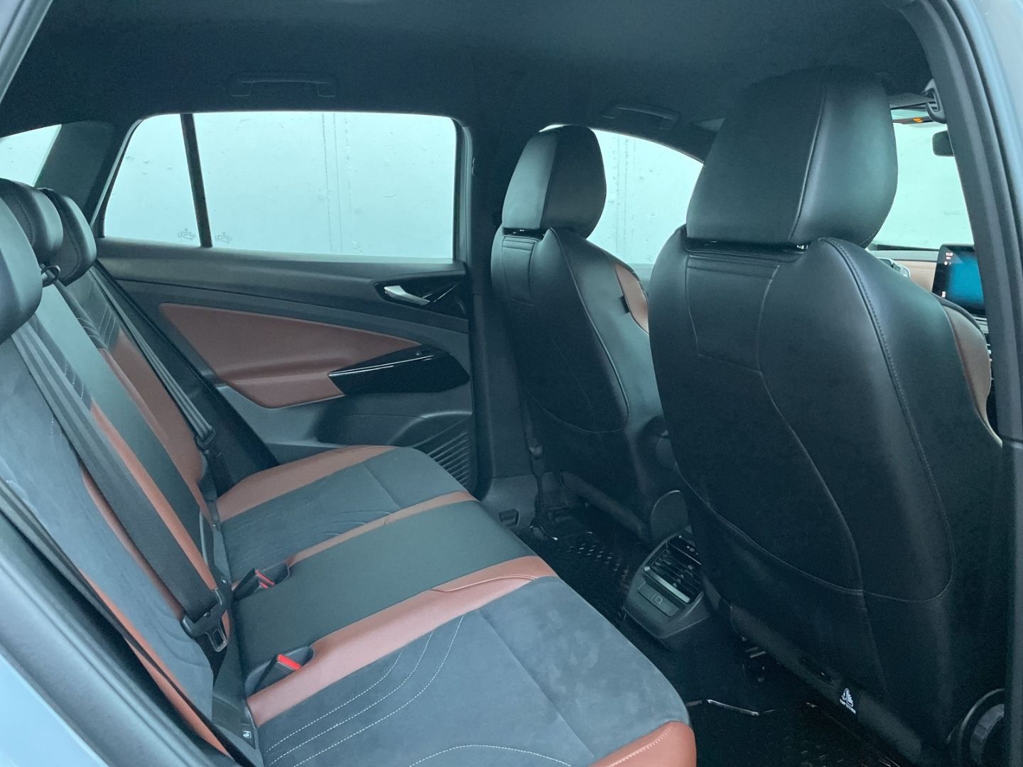 ID.4 Pure Performance Wärmepumpe/360°Kamera/HUD/