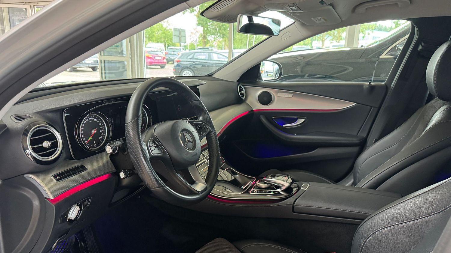 Mercedes-Benz E 220 E 220 d  Avantgarde LED/NAVI/CARPLAY